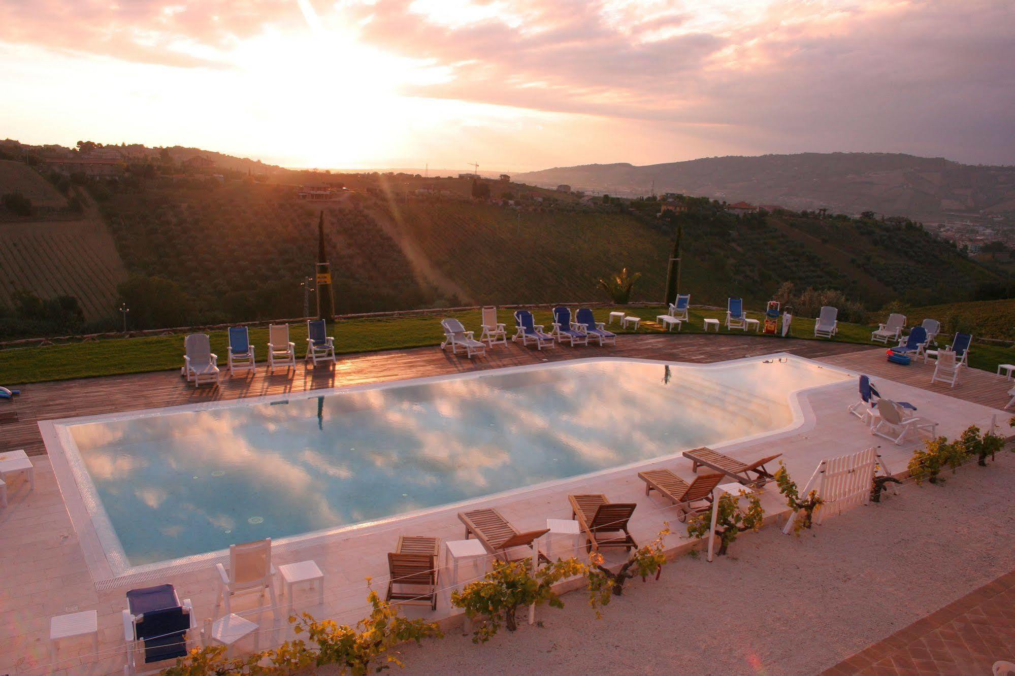 Agriturismo Il Sapore Della Luna Монтепрандоне Экстерьер фото